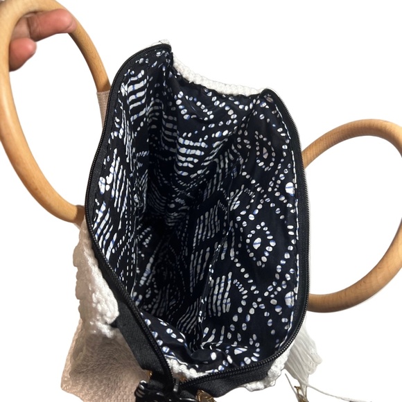 Handcrafted Trapezoid Women's Handbag - Picture 5 of 6